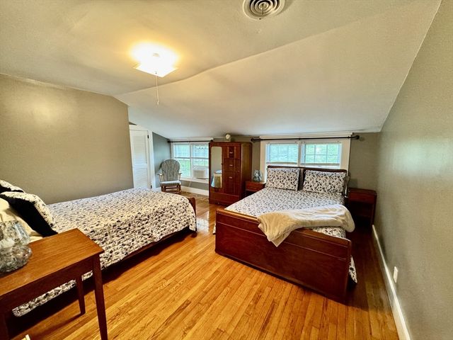 43 White Oaks Rd, Laconia, NH 03246