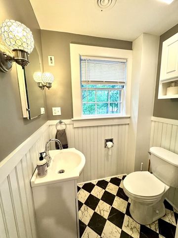43 White Oaks Rd, Laconia, NH 03246