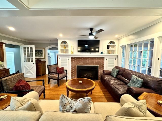 43 White Oaks Rd, Laconia, NH 03246