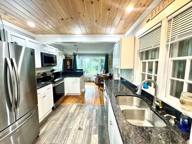 43 White Oaks Rd, Laconia, NH 03246