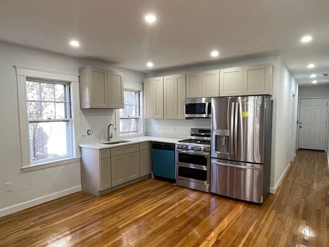96 Walnut St 2, Brookline, MA 02445