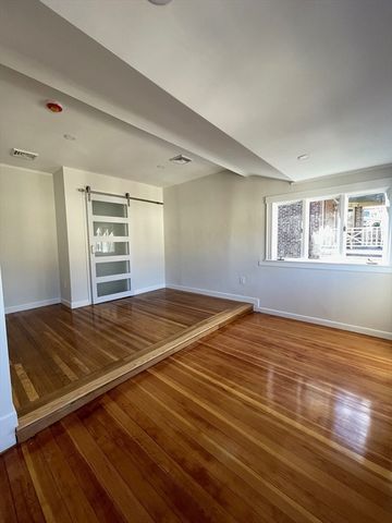 96 Walnut St 2, Brookline, MA 02445