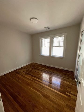 96 Walnut St 2, Brookline, MA 02445