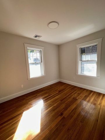 96 Walnut St 2, Brookline, MA 02445