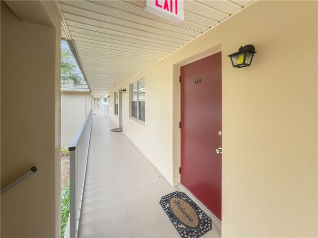 25 Vista Gardens Trail 201, Vero Beach, FL 32962