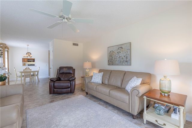 25 Vista Gardens Trail 201, Vero Beach, FL 32962