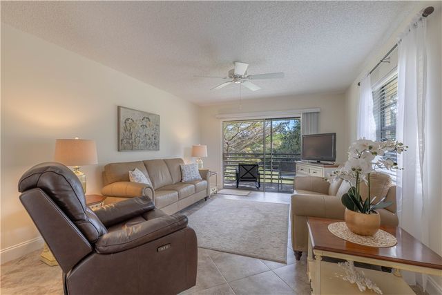 25 Vista Gardens Trail 201, Vero Beach, FL 32962