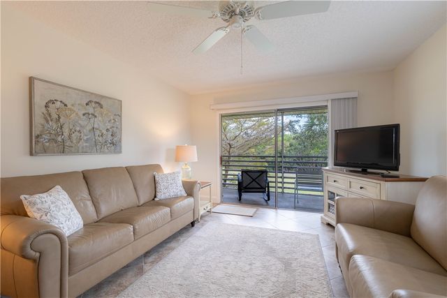 25 Vista Gardens Trail 201, Vero Beach, FL 32962