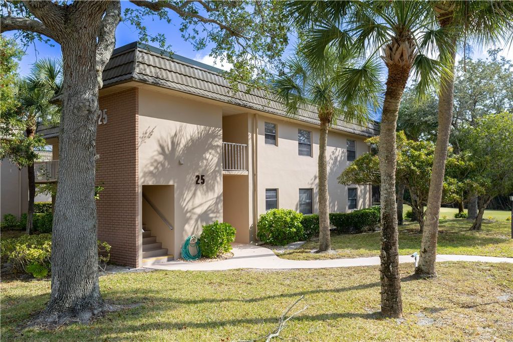 25 Vista Gardens Trail 201, Vero Beach, FL 32962