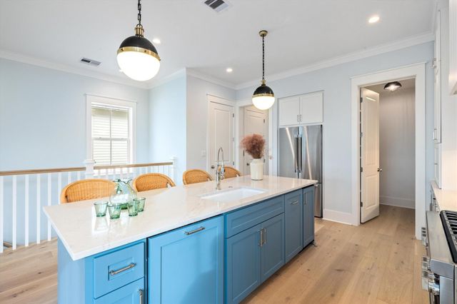 2602 E Seaside Drive, Galveston, TX 77550