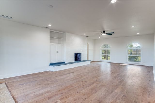 1024 W Apache Trail, Granbury, TX 76048