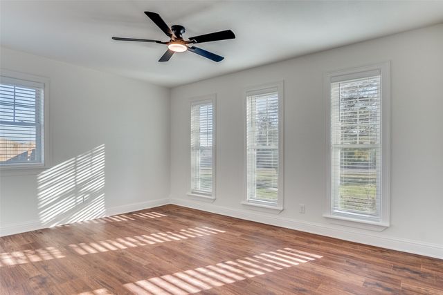 1024 W Apache Trail, Granbury, TX 76048