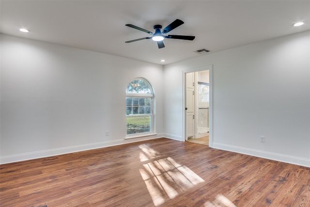 1024 W Apache Trail, Granbury, TX 76048