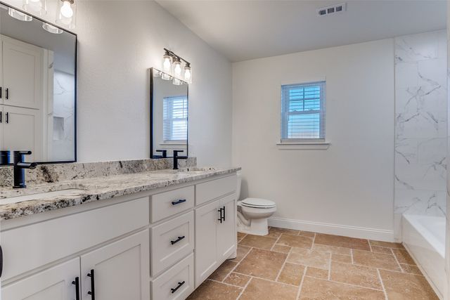 1024 W Apache Trail, Granbury, TX 76048