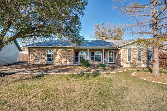 1024 W Apache Trail, Granbury, TX 76048