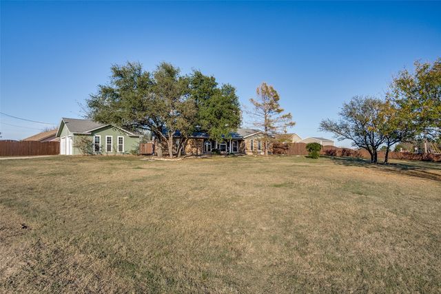 1024 W Apache Trail, Granbury, TX 76048