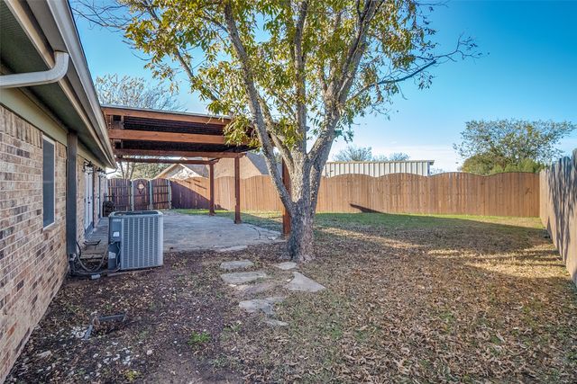 1024 W Apache Trail, Granbury, TX 76048