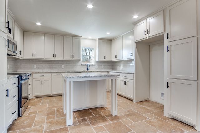 1024 W Apache Trail, Granbury, TX 76048