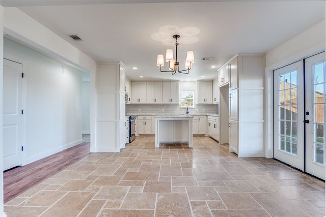 1024 W Apache Trail, Granbury, TX 76048