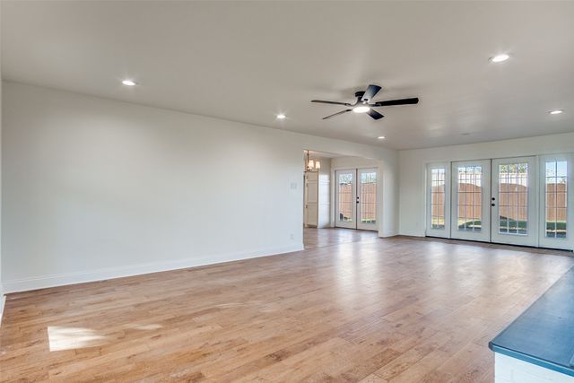 1024 W Apache Trail, Granbury, TX 76048