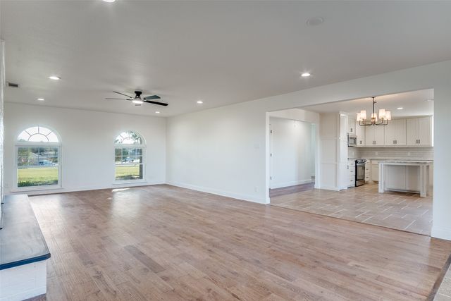 1024 W Apache Trail, Granbury, TX 76048