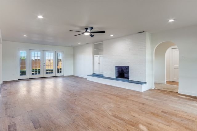 1024 W Apache Trail, Granbury, TX 76048