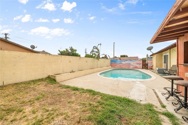 9771 Kaiser Court, Fontana, CA 92335