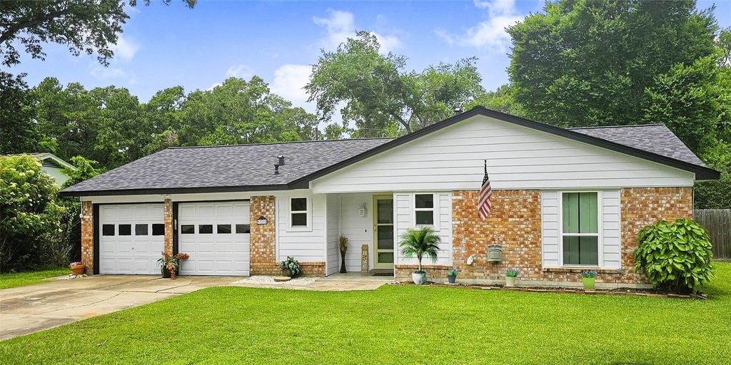 723 Pas Trail, Houston, TX 77336