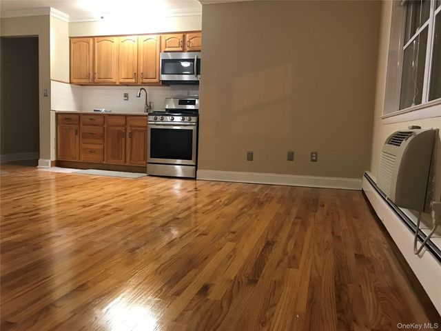 233 N Middletown Road D, Pearl River, NY 10965