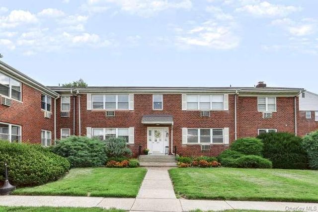 233 N Middletown Road D, Pearl River, NY 10965