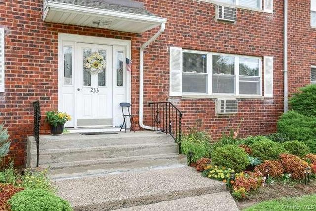 233 N Middletown Road D, Pearl River, NY 10965