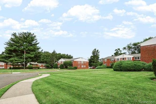 233 N Middletown Road D, Pearl River, NY 10965