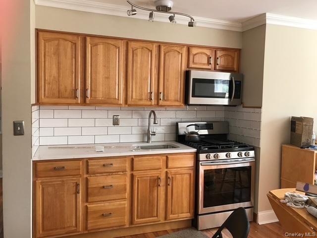 233 N Middletown Road D, Pearl River, NY 10965