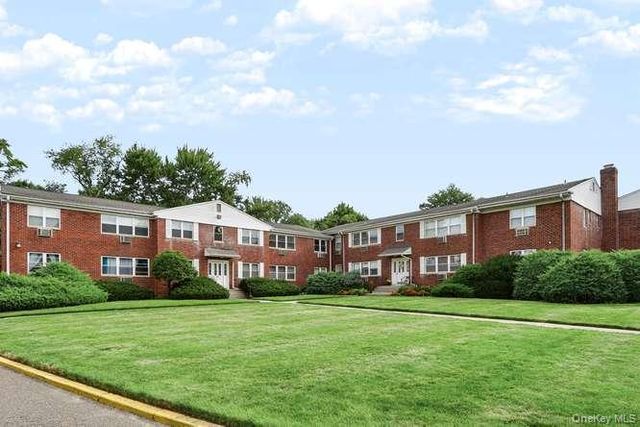 233 N Middletown Road D, Pearl River, NY 10965