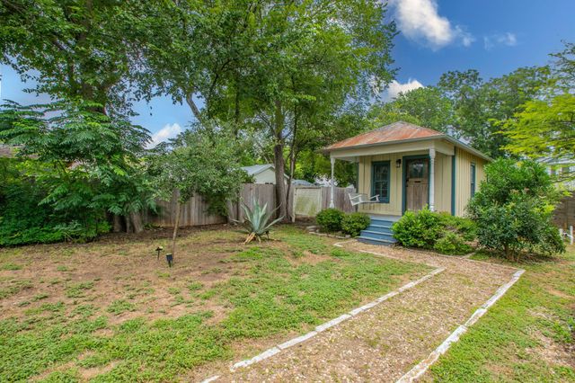1109 Pecan ST, Bastrop, TX 78602