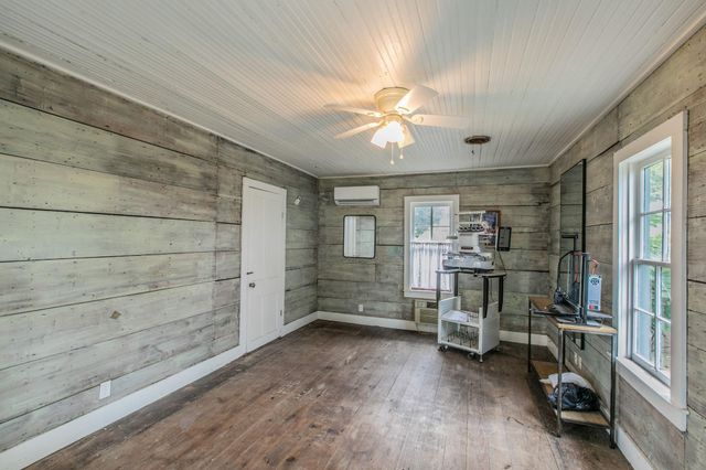 1109 Pecan ST, Bastrop, TX 78602