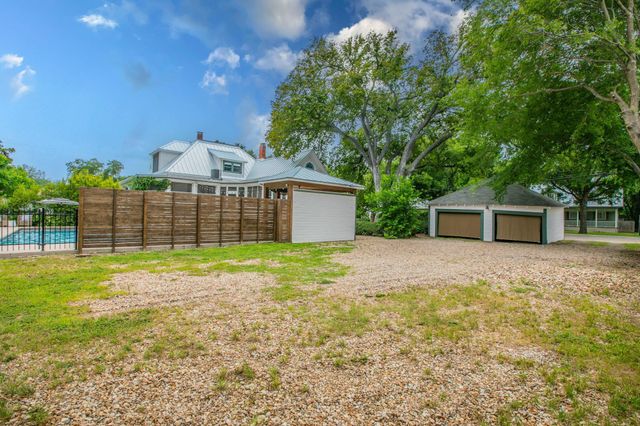 1109 Pecan ST, Bastrop, TX 78602