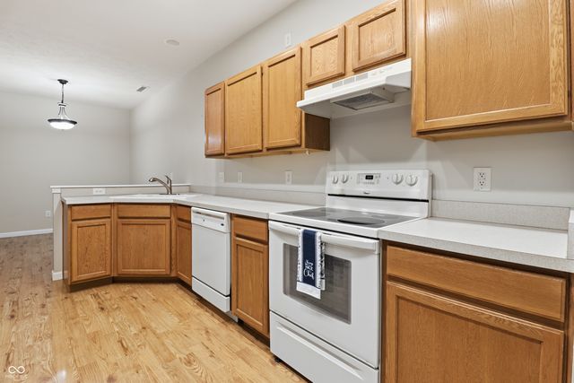 12145 Bubbling Brook Drive 400, Fishers, IN 46038