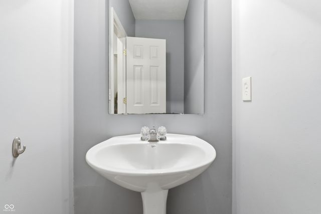 12145 Bubbling Brook Drive 400, Fishers, IN 46038