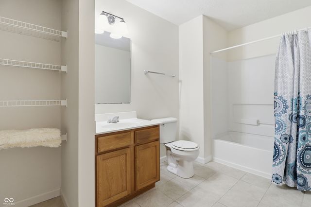 12145 Bubbling Brook Drive 400, Fishers, IN 46038