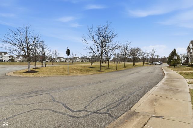 12145 Bubbling Brook Drive 400, Fishers, IN 46038