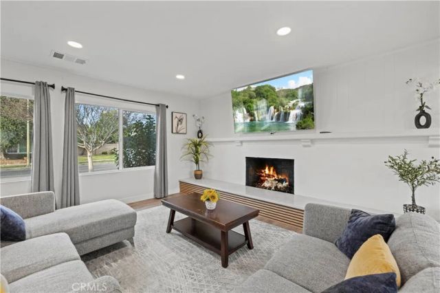 10228 Amestoy, Northridge, CA 91325