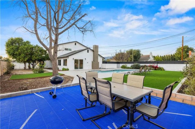 10228 Amestoy, Northridge, CA 91325