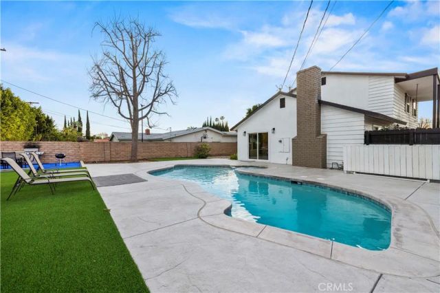 10228 Amestoy, Northridge, CA 91325