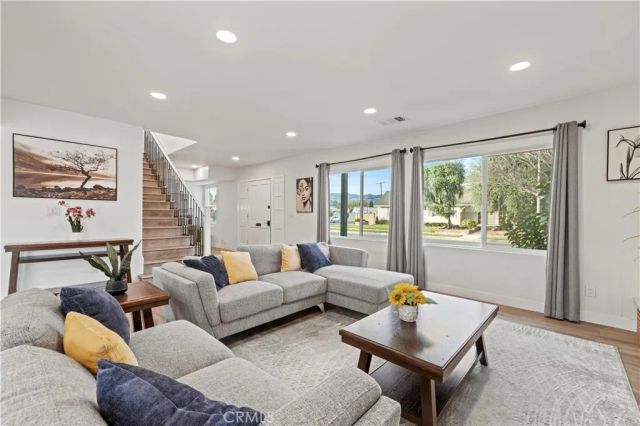 10228 Amestoy, Northridge, CA 91325