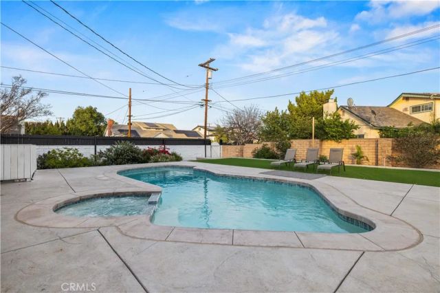 10228 Amestoy, Northridge, CA 91325