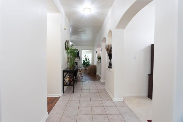 1727 Whispering Forest Drive, Kingwood, TX 77339