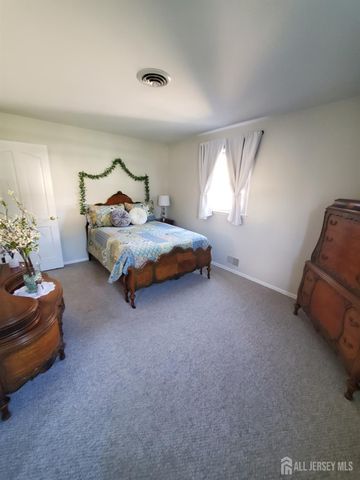 276 Crestwood Drive, Milltown, NJ 08850