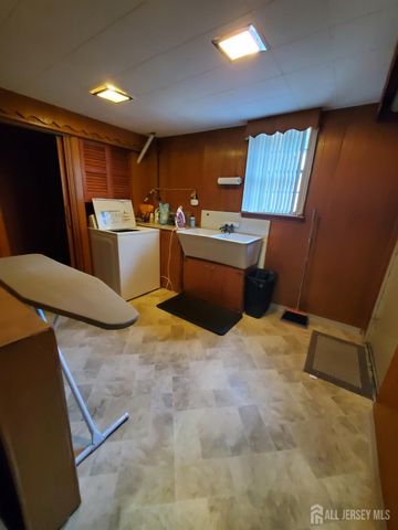 276 Crestwood Drive, Milltown, NJ 08850