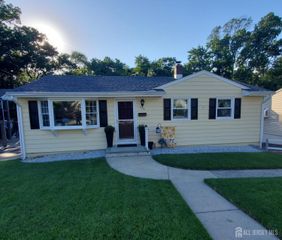 276 Crestwood Drive, Milltown, NJ 08850